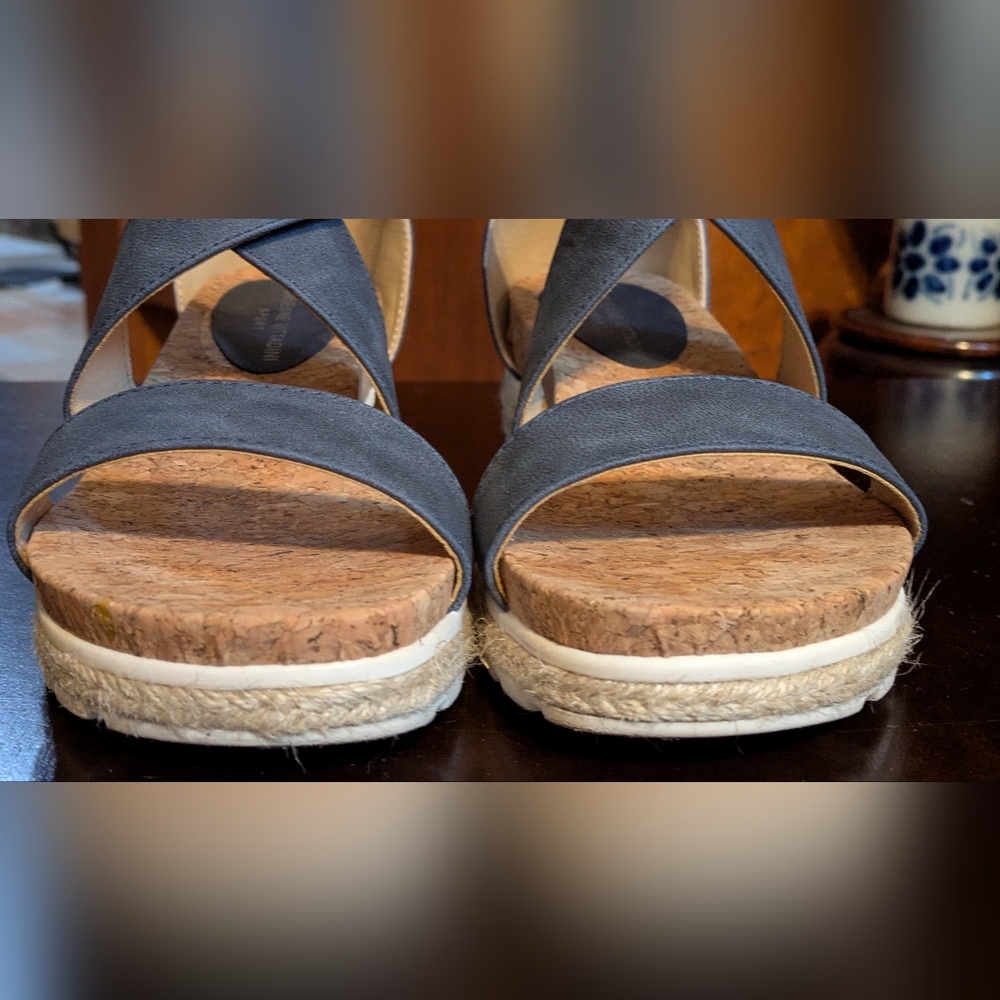 Adrienne Vittadini Blue strap Sandals, Cork Sole. 8M - Picture 2 of 6